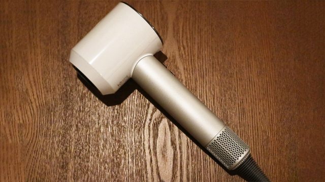 ダイソンのヘアドライヤーの「Dyson Supersonic」はパワフル軽量&テクノロジー!!ロングヘアがわずか3分で乾くのに感動しています! ダイソンのヘアドライヤーの「Dyson Supersonic」はパワフル軽量&テクノロジー!!ロングヘアがわずか3分で乾くのに感動しています!