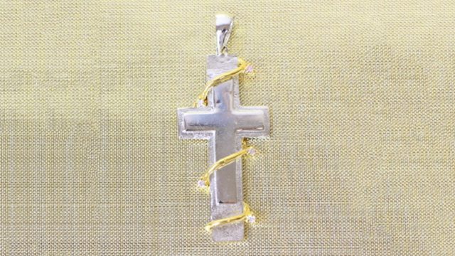 シンプルでありながらたしかな存在感を放つ「クロス」に秘められた想いとは? シンプルでありながらたしかな存在感を放つ「クロス」に秘められた想いとは?