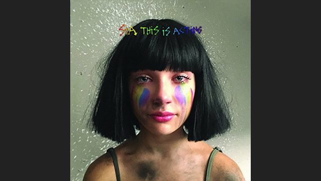 SIA(シーア)が、世界の闇を「シャンデリア」で具象化した歌とダンス。 SIA(シーア)が、世界の闇を「シャンデリア」で具象化した歌とダンス。