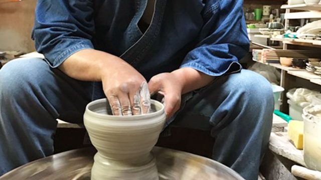 岐阜県・土岐・織部焼の大家・瀧口喜兵爾さんの手廻し轆轤55年!の極み。 岐阜県・土岐・織部焼の大家・瀧口喜兵爾さんの手廻し轆轤55年!の極み。