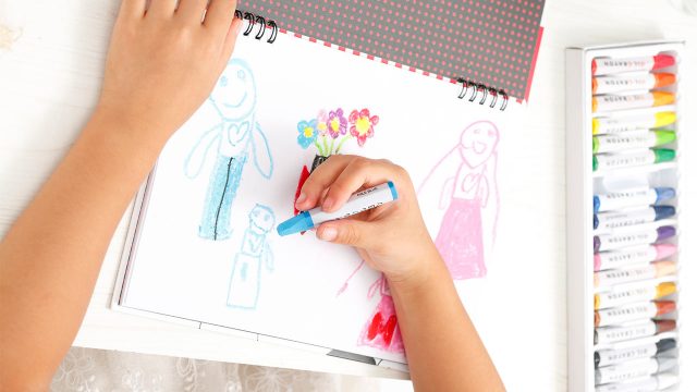 子供の白紙の画用紙に何を描きますか? 子供の白紙の画用紙に何を描きますか?