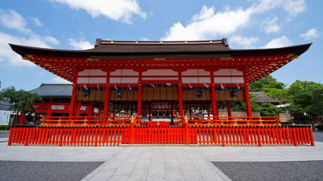 稲荷信仰の総本宮・伏見稲荷大社(京都)に来ています。千本鳥居が圧巻! 稲荷信仰の総本宮・伏見稲荷大社(京都)に来ています。千本鳥居が圧巻!