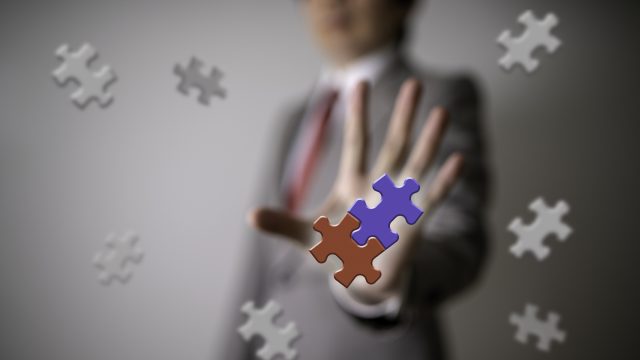 人間の光と闇の統合作業は簡単ではない。パズルのように。 人間の光と闇の統合作業は簡単ではない。パズルのように。