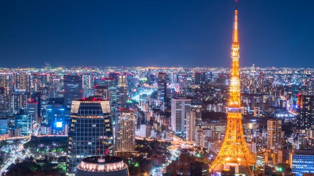 「境界線」バリアを張って街を歩く世界の過渡期に。 「境界線」バリアを張って街を歩く世界の過渡期に。